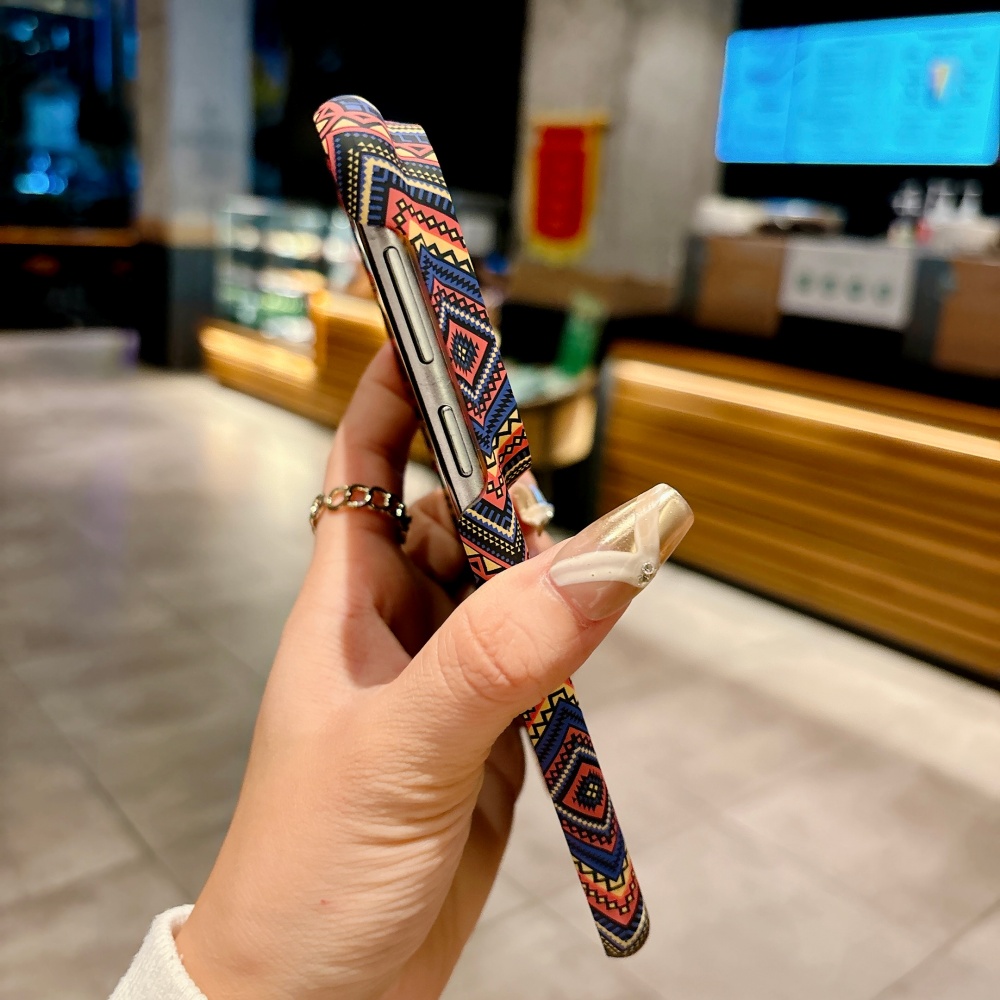 高級感のあるMagSafe対応フレームレスカーボンファイバー - Huawei Pura 70 のレビューと価格