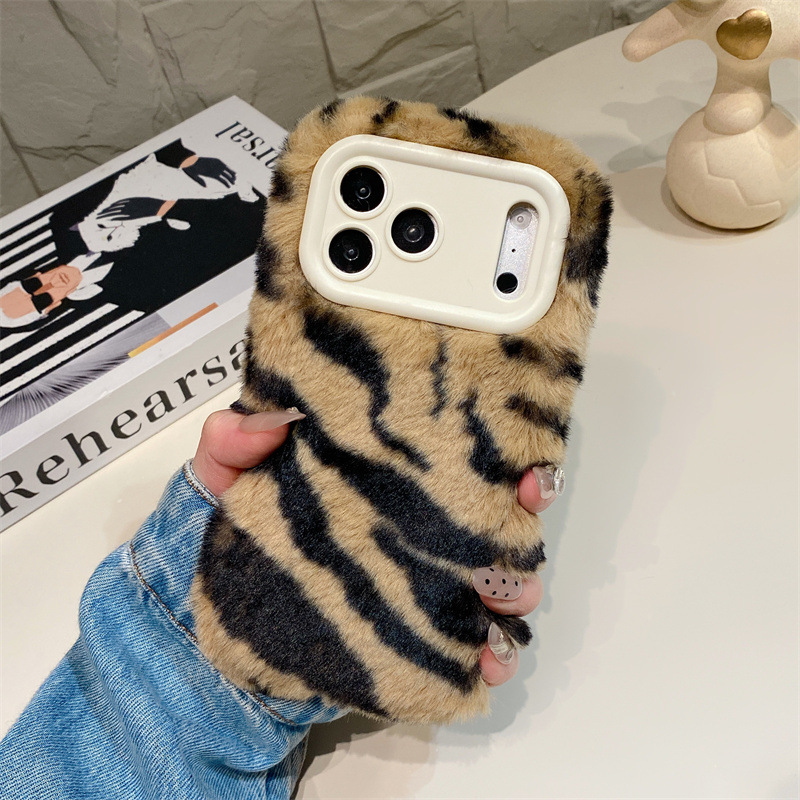 豪華なゼブラ柄ふわふわプラッシュスマホケース iPhone  - Apple Iphone 15 のレビューと価格
